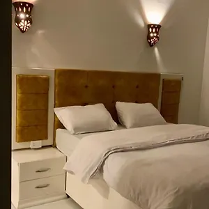 Moon House Of Apartamento Luxor